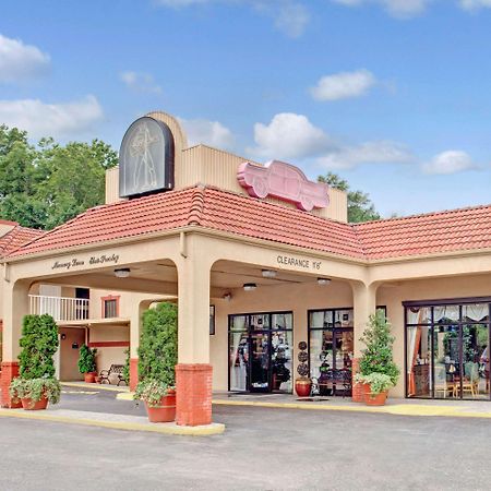Days Inn By Wyndham Memphis At Graceland Kültér fotó